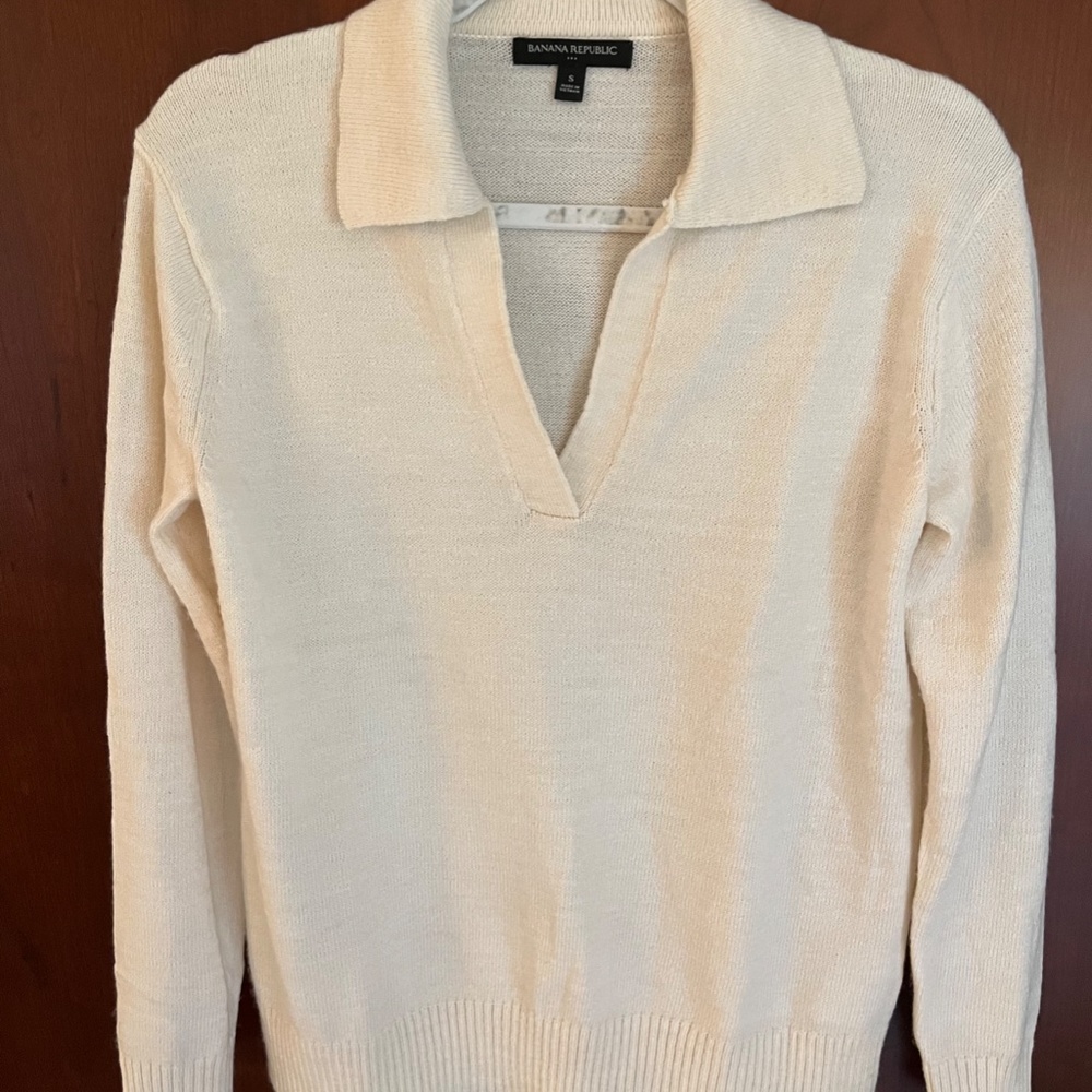 Banana Republic Women's Sweater Size Small